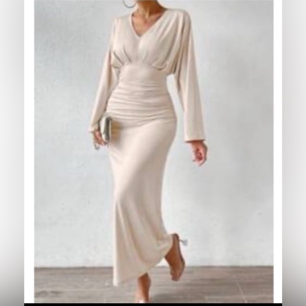 Chiquease Solid Ruched Batwing Sleeve Dress Maxi
Women